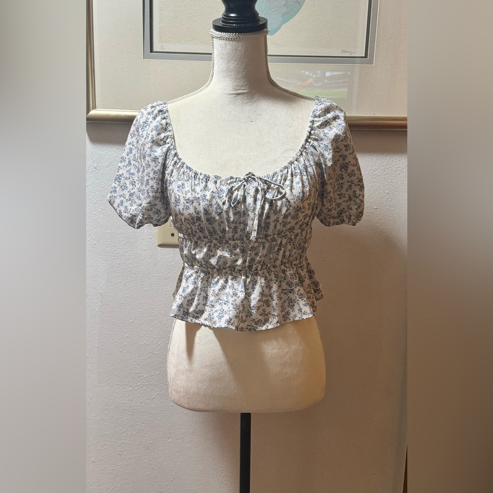 - Floral Bubble Sleeve
Top - for women